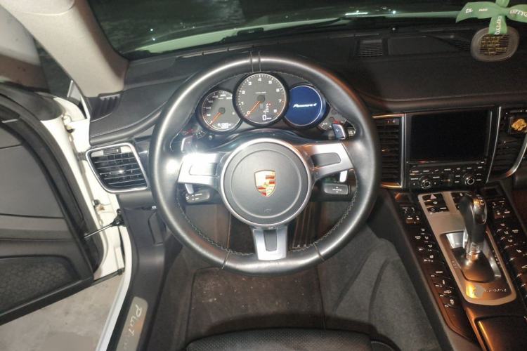 Used Porsche Panamera  Steering Wheel