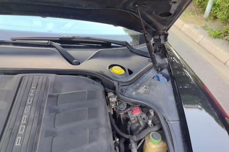 Used Porsche Panamera 2014 Panamera 3.0T Engine Bay Left