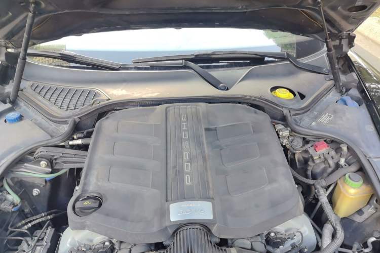Used Porsche Panamera 2014 Panamera 3.0T Engine Bay