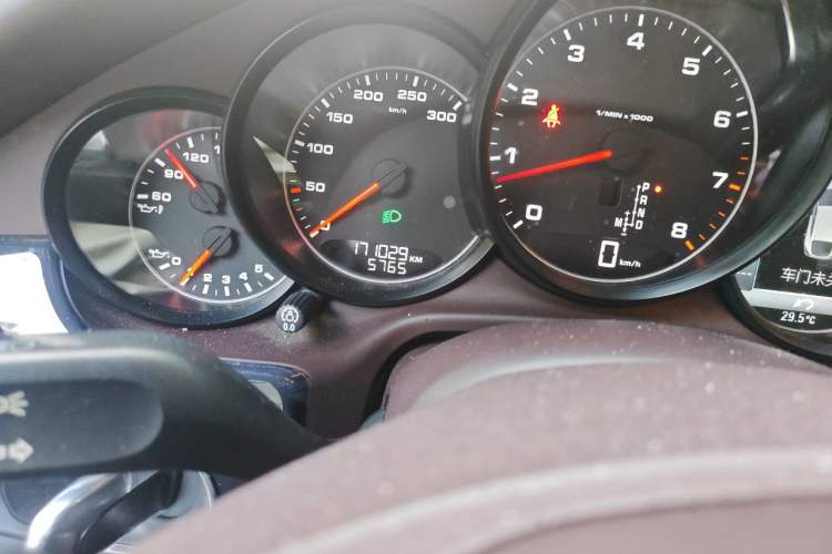Used Porsche Panamera 2014 Panamera 3.0T Odometer Close Up