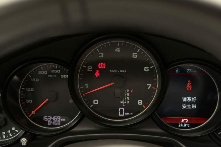 Used Porsche Panamera 2014 Panamera 4 3.0T Odometer Close Up