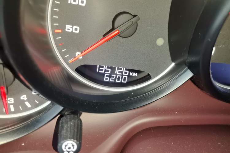 Used Porsche Panamera 2014 Panamera 3.0T Odometer Close Up