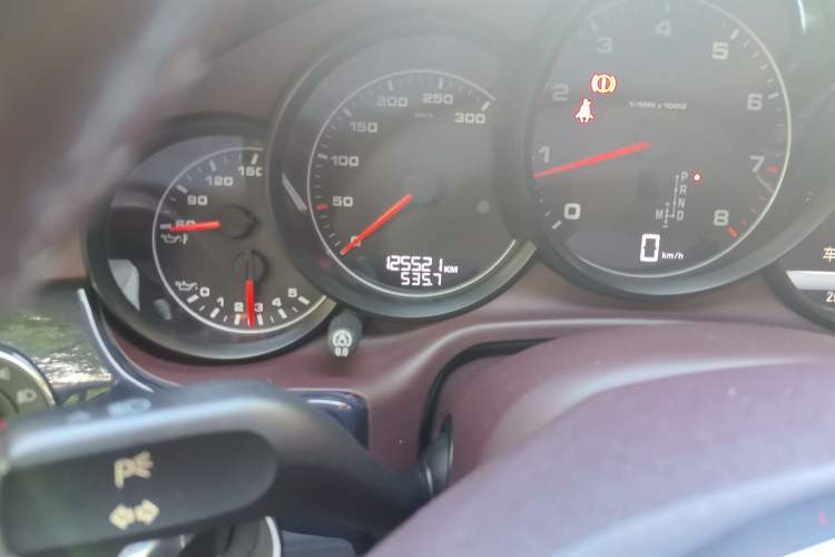 Used Porsche Panamera 2014 Panamera 3.0T Odometer Close Up
