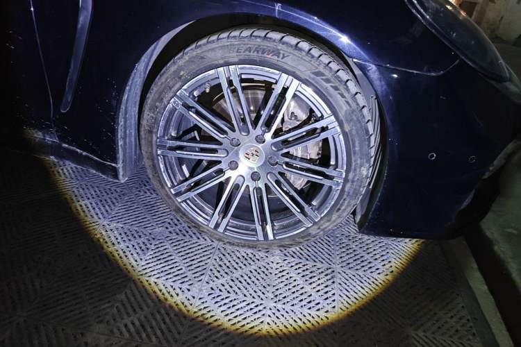 Used Porsche Panamera 2014 Panamera 3.0T Right Front Wheel Hub