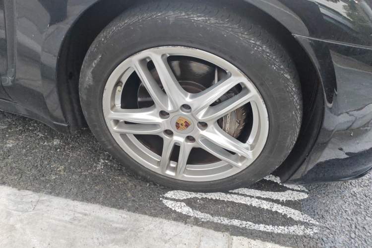 Used Porsche Panamera 2014 Panamera 3.0T Right Front Wheel Hub