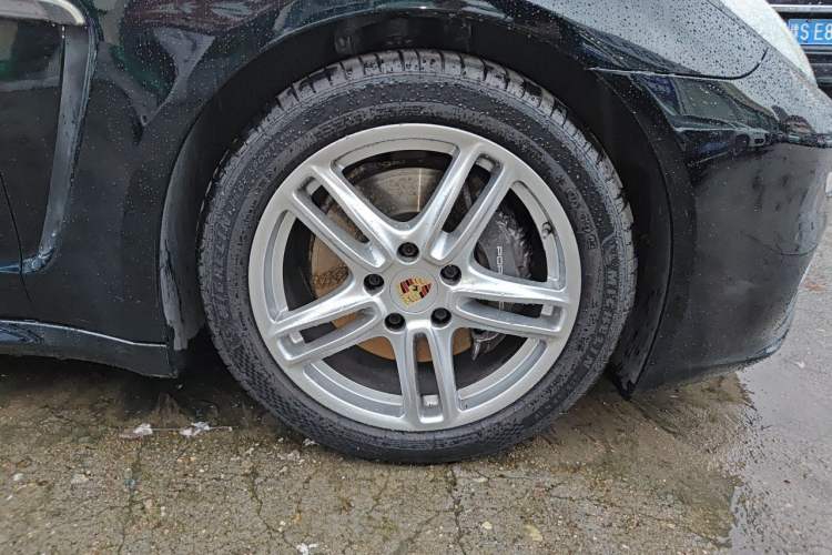 Used Porsche Panamera 2014 Panamera 4 3.0T Right Front Wheel Hub