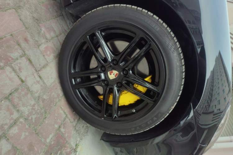 Used Porsche Panamera 2014 Panamera S Executive 3.0T Right Front Wheel Hub