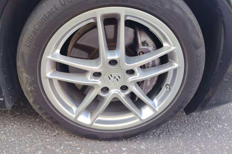 Used Porsche Panamera 2014 Panamera 3.0T Right Front Wheel Hub