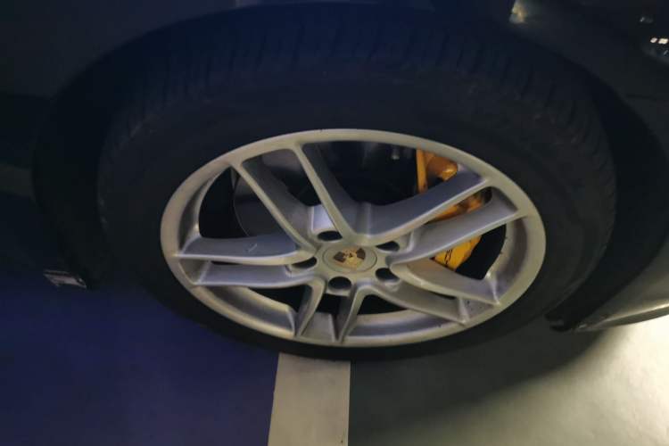 Used Porsche Panamera 2014 Panamera S Executive 3.0T Right Front Wheel Hub