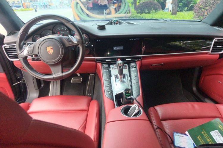 Used Porsche Panamera  Center Console