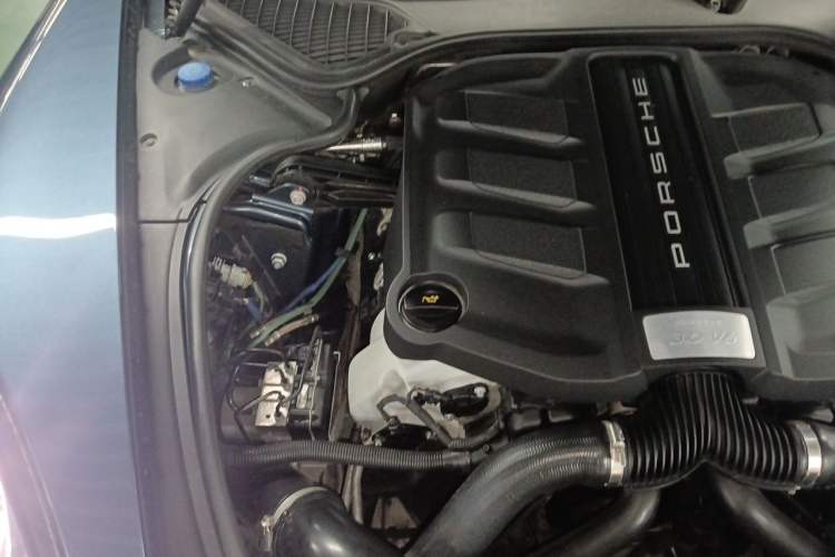 Used Porsche Panamera 2014 Panamera 4 3.0T Engine Bay Right