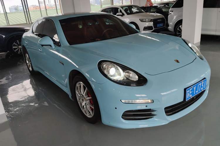 Used Porsche Panamera 2014 Panamera 4 3.0T Front Right 45 Deg