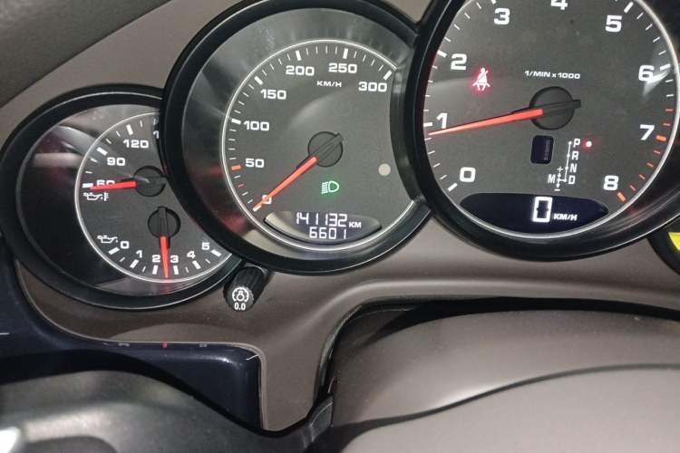 Used Porsche Panamera 2014 Panamera 4 3.0T Odometer Close Up