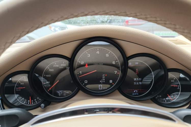 Used Porsche Panamera 2014 Panamera 4 3.0T Odometer Close Up