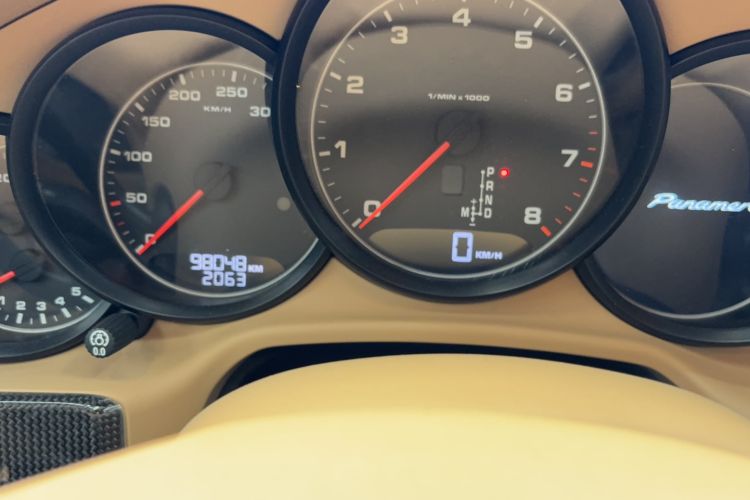 Used Porsche Panamera 2014 Panamera 3.0T Odometer Close Up