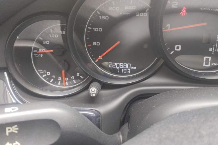 Used Porsche Panamera 2014 Panamera 4 Executive 3.0T Odometer Close Up