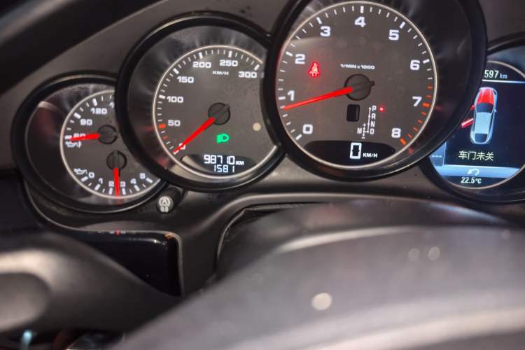 Used Porsche Panamera 2014 Panamera 3.0T Odometer Close Up