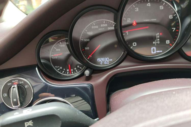 Used Porsche Panamera 2014 Panamera 4 3.0T Odometer Close Up