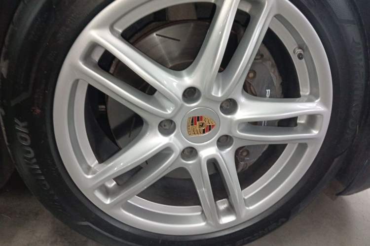 Used Porsche Panamera 2014 Panamera 4 3.0T Right Front Wheel Hub