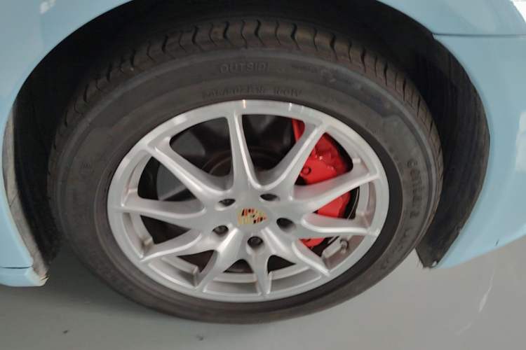 Used Porsche Panamera 2014 Panamera 4 3.0T Right Front Wheel Hub
