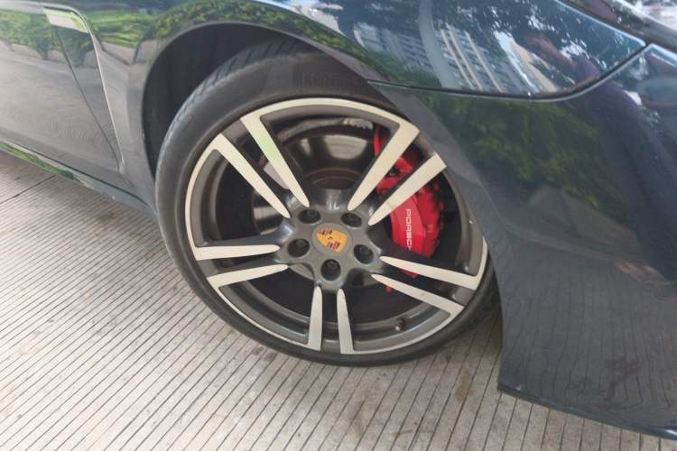 Used Porsche Panamera  Right Front Wheel Hub