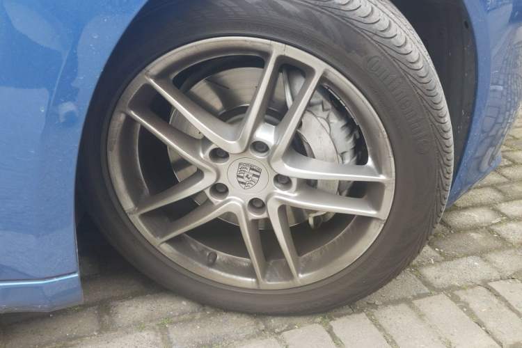 Used Porsche Panamera 2014 Panamera 4 Executive 3.0T Right Front Wheel Hub