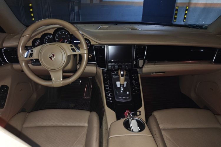 Used Porsche Panamera 2014 Panamera 4 3.0T Center Console