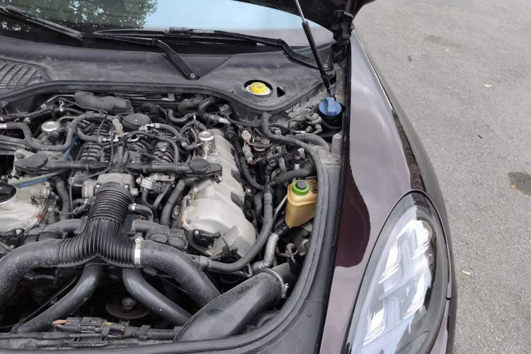 Used Porsche Panamera 2014 Panamera 3.0T Engine Bay Left