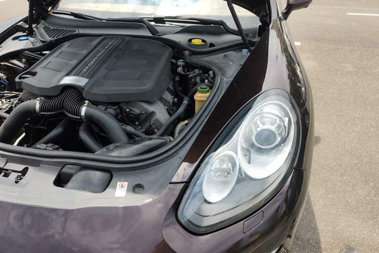 Used Porsche Panamera 2014 Panamera 4 3.0T Engine Bay Left