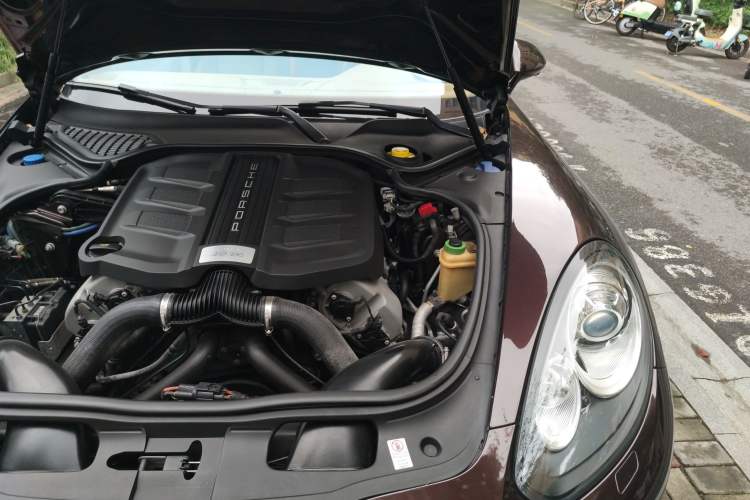 Used Porsche Panamera 2014 Panamera Executive 3.0T Engine Bay Left