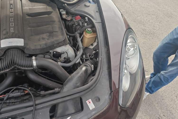 Used Porsche Panamera 2014 Panamera 3.0T Engine Bay Left