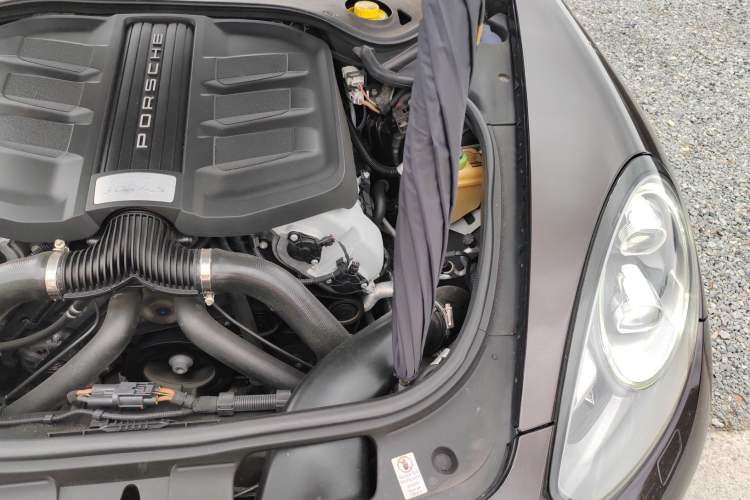 Used Porsche Panamera 2014 Panamera S Executive 3.0T Engine Bay Left
