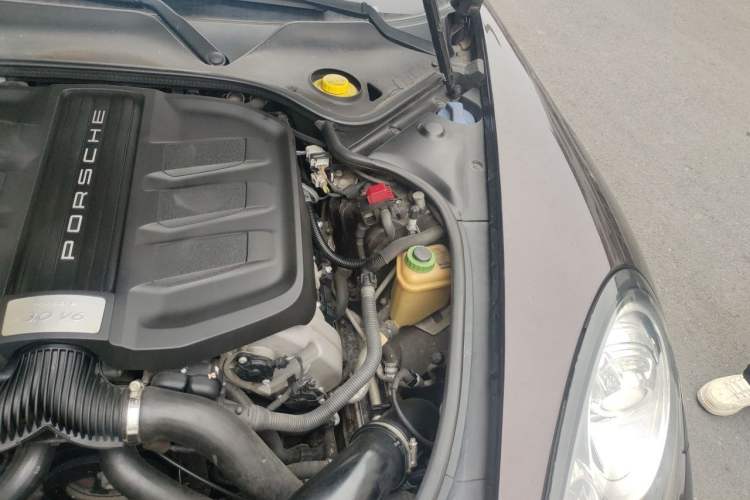 Used Porsche Panamera 2014 Panamera 4 3.0T Engine Bay Left