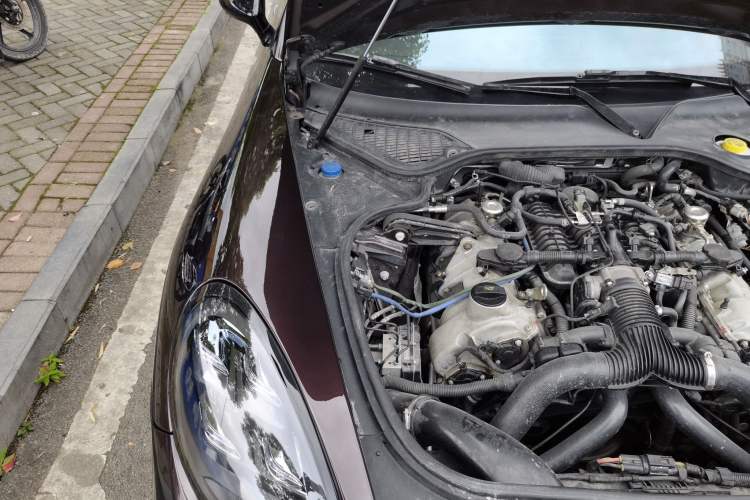 Used Porsche Panamera 2014 Panamera 3.0T Engine Bay Right