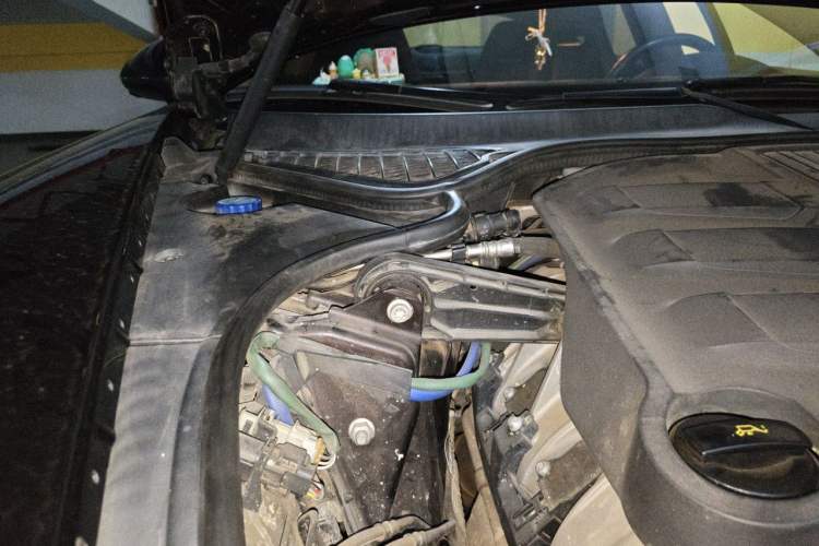 Used Porsche Panamera 2014 Panamera 3.0T Engine Bay Right