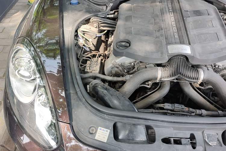 Used Porsche Panamera 2014 Panamera 3.0T Engine Bay Right