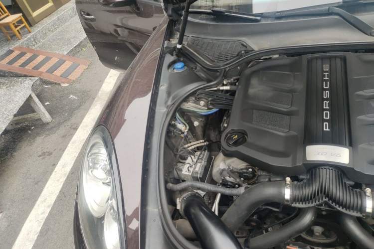 Used Porsche Panamera 2014 Panamera 4 3.0T Engine Bay Right