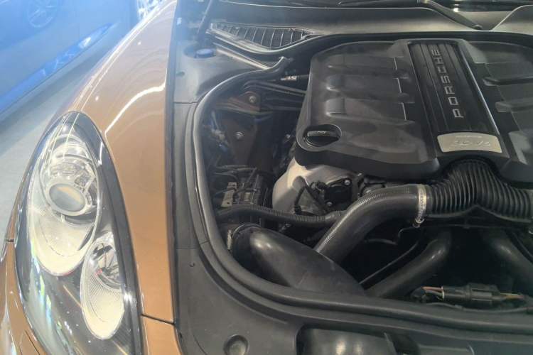 Used Porsche Panamera 2014 Panamera 4 3.0T Engine Bay Right