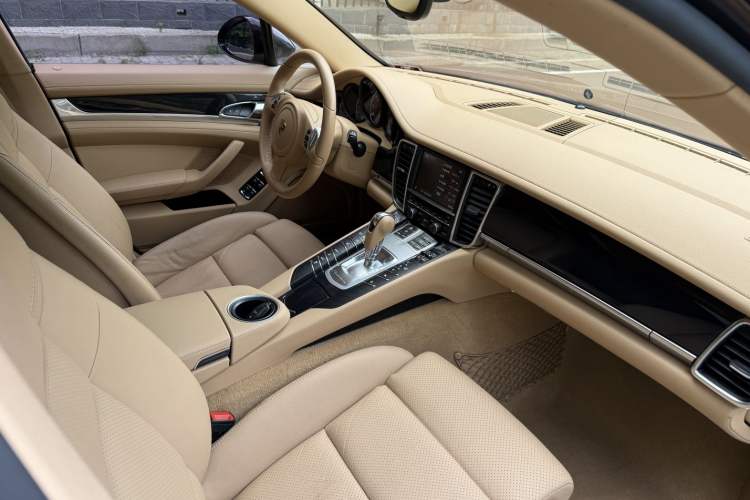 Used Porsche Panamera 2014 Panamera 3.0T Interior 2