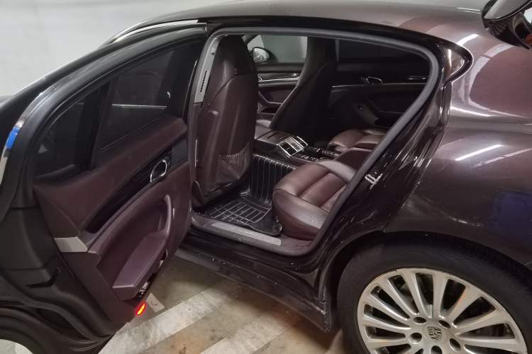 Used Porsche Panamera 2014 Panamera S Executive 3.0T Left Rear Seat