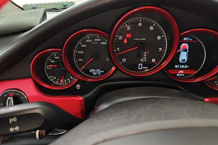 Used Porsche Panamera 2014 Panamera 3.0T Odometer Close Up