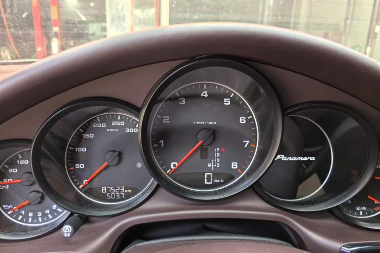 Used Porsche Panamera 2014 Panamera 3.0T Odometer Close Up