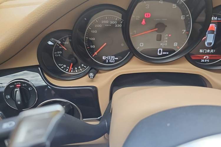 Used Porsche Panamera 2014 Panamera 4S Executive 3.0T Odometer Close Up