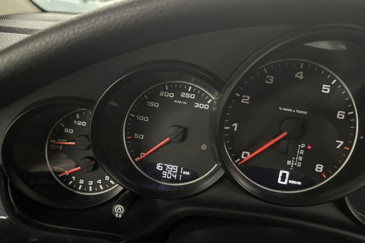 Used Porsche Panamera 2014 Panamera 3.0T Odometer Close Up