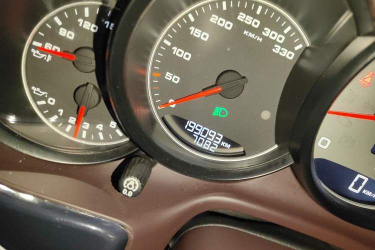 Used Porsche Panamera 2014 Panamera S Executive 3.0T Odometer Close Up