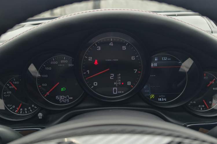 Used Porsche Panamera 2014 Panamera 4 3.0T Odometer Close Up
