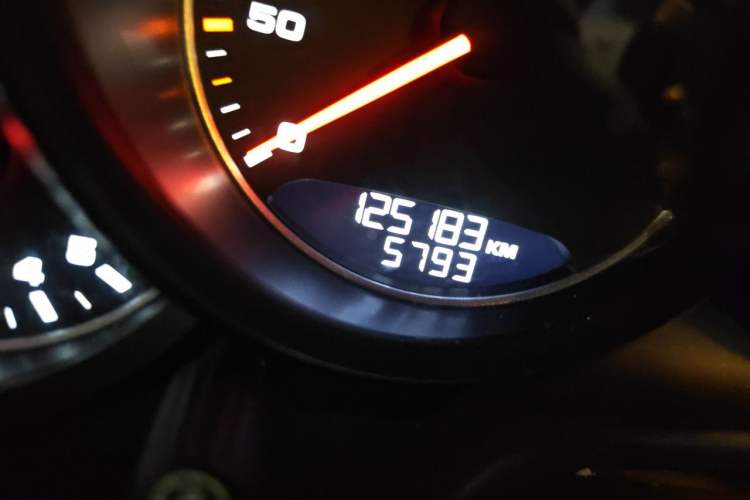 Used Porsche Panamera 2014 Panamera 3.0T Odometer Close Up