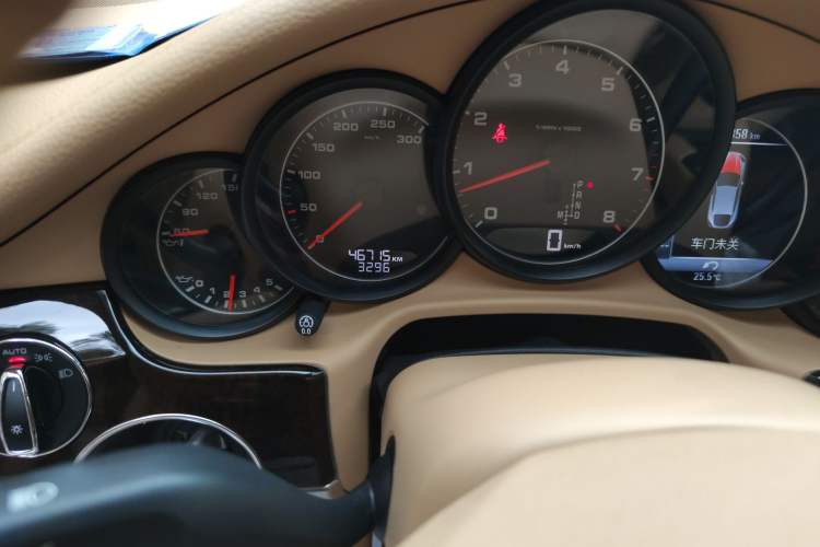 Used Porsche Panamera 2014 Panamera Executive 3.0T Odometer Close Up