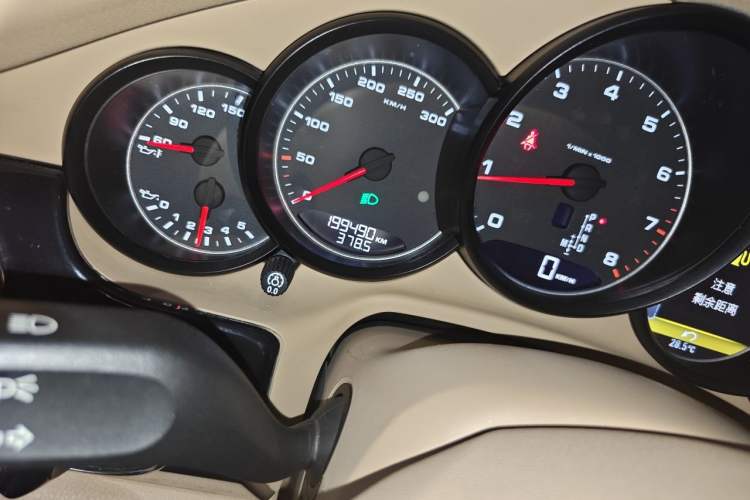 Used Porsche Panamera 2014 Panamera 4 3.0T Odometer Close Up
