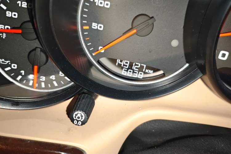 Used Porsche Panamera 2014 Panamera 3.0T Odometer Close Up